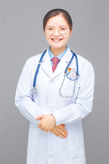 人物檔案：梁金碧，腎內(nèi)綜合科+老年病科五區(qū)主任助理，副主任醫(yī)師，從業(yè)16年，黨齡18年。