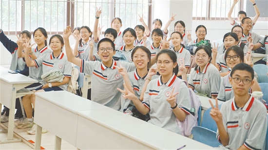 景賢學(xué)校學(xué)生：“我們考完啦！”