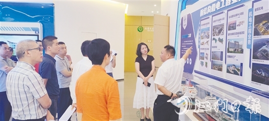 5月，新會區(qū)政協(xié)教科衛(wèi)體和文化文史委員會圍繞“加快向海拓展新空間，打造高質(zhì)量發(fā)展‘藍色經(jīng)濟引擎’”主題，組織委員到中交四航局江門航通船業(yè)有限公司調(diào)研。