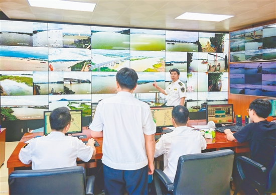 江門海事部門利用船舶防臺風指揮管理系統(tǒng)，通過“信息化+網格化”構建起全覆蓋管理體系。