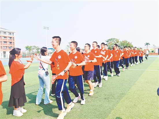 景賢學(xué)校師生面對(duì)中考，滿懷信心。