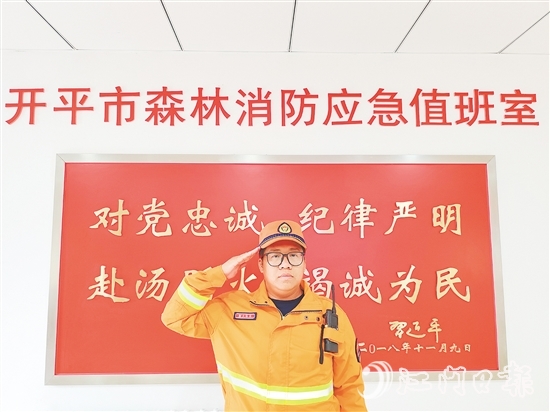 陳家榮參與過375次救援，用行動踐行著“守一方凈土，保一方平安”的誓言。