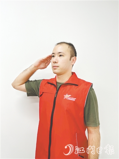 曾煥鴻用315小時的志愿服務(wù)時長，在基層一線寫下了退役軍人的擔(dān)當(dāng)。