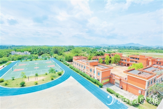 臺山怡霖學校從最初的德星學堂到如今的現(xiàn)代化民辦學校，見證了臺山教育的發(fā)展歷程。