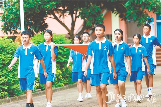 怡霖學校致力于培養(yǎng)學生擁有健全人格、社會責任感與家國情懷。