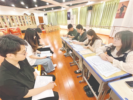 共和鎮(zhèn)中心小學(xué)音樂(lè)教師開(kāi)展日常磨課等活動(dòng)，提升教學(xué)水平。