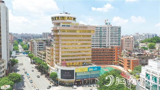 新僑都旋轉(zhuǎn)西餐廳的熱度不亞于當年。