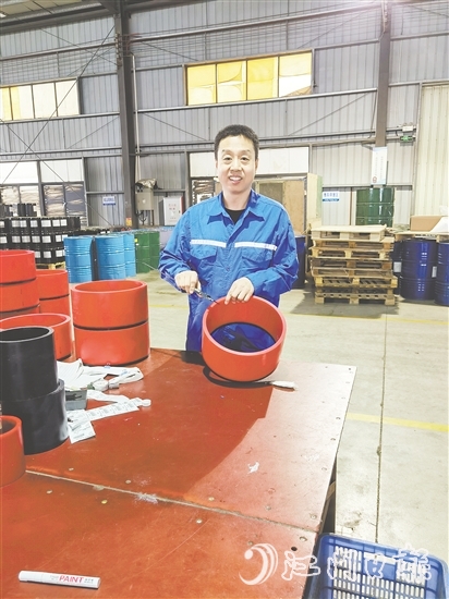 張欣釗展示成品。