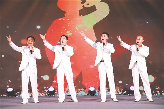 22支參賽隊伍以飽滿的熱情和精湛的技藝，演繹了一首首經(jīng)典軍旅歌曲。