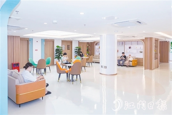 新會區(qū)人民醫(yī)院口腔中心于今年6月投入使用。