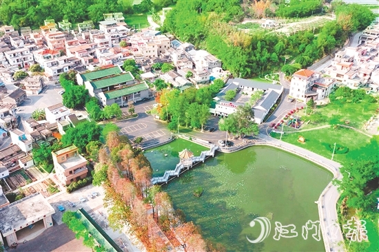 中鐵廣州局支持來(lái)蘇村建成八斗橋、游客驛站等基礎(chǔ)設(shè)施。圖為來(lái)蘇村新貌。