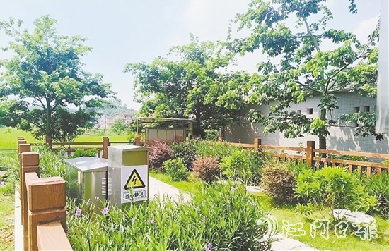 桃源鎮(zhèn)錢(qián)塘村污水處理站與周?chē)h(huán)境相協(xié)調(diào)。