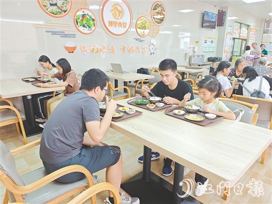 禮樂鄰里食堂開啟“全齡友好”模式，吸引不少年輕人前往。