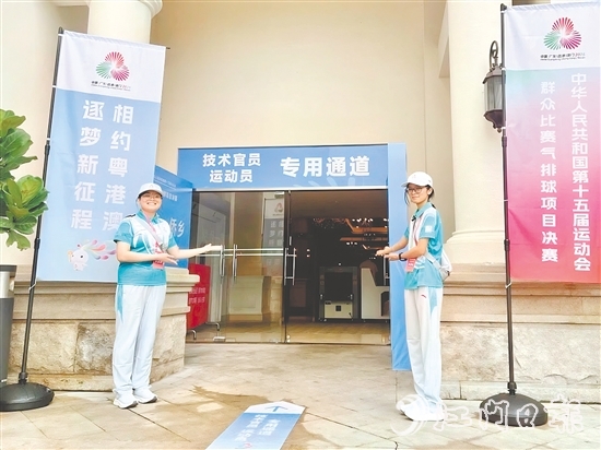 來自江門職業(yè)技術(shù)學(xué)院的約120名志愿者（小海豚）將以飽滿的熱情為賽事提供專業(yè)化的服務(wù)。