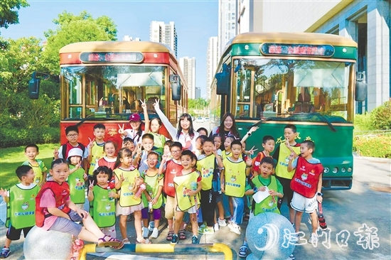 臺(tái)山市推出“激情十五運(yùn)·全運(yùn)觀賽游”特色體育游路線，鐺鐺車成為城市中一道亮麗的流動(dòng)風(fēng)景線。