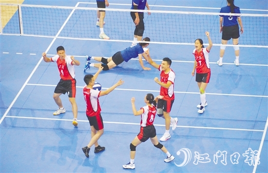 球員慶祝勝利時(shí)刻。