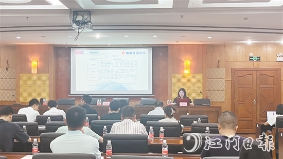 粵財普惠江門擔(dān)保公司向企業(yè)宣講金融政策。
