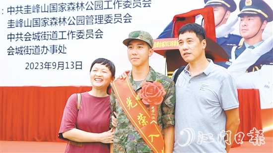 入伍近兩年來，黃壹舟與父母只見過一面。