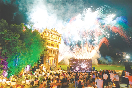 江門市“百千萬工程”文旅直播節(jié)啟動儀式暨全民短視頻攝影大賽頒獎儀式在開平赤坎舉行。郭永樂