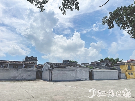 原來的衛(wèi)生死角如今成為村民運動娛樂的好地方。