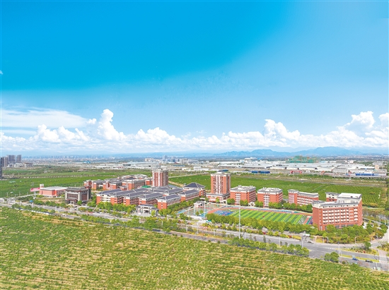 學(xué)校全景。