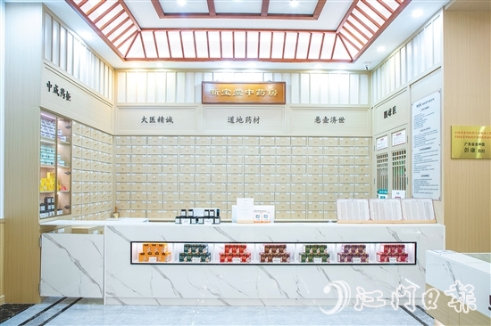 新寶堂中醫(yī)館集中醫(yī)診療、中醫(yī)養(yǎng)生保健、健康管理、中醫(yī)健康講堂等服務(wù)于一體。