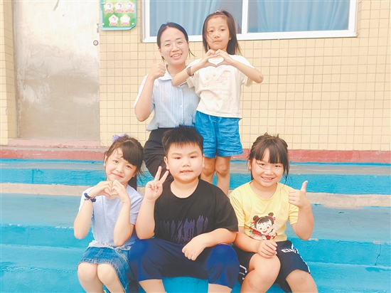 開學(xué)第一周，魏雨明便和學(xué)生打成一片。