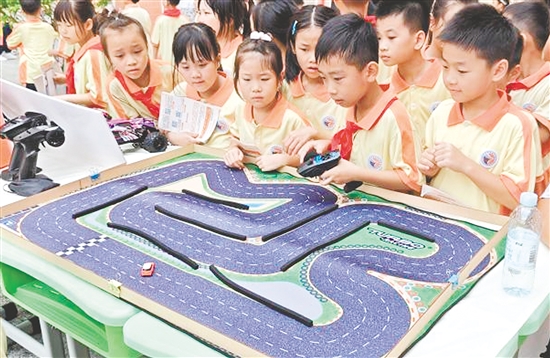 活動融知識性、趣味性和實踐性于一體，激發(fā)了學(xué)生科學(xué)探索的興趣。