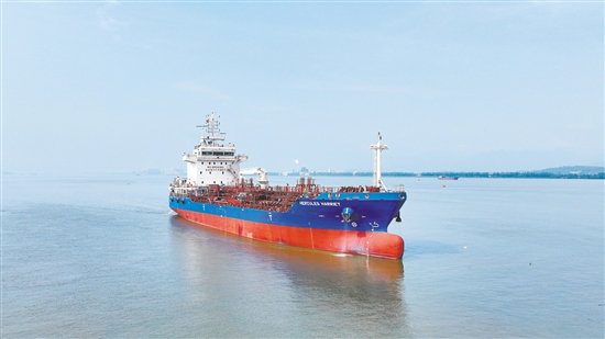 9月26日，7700載重噸油化船“HERCULES