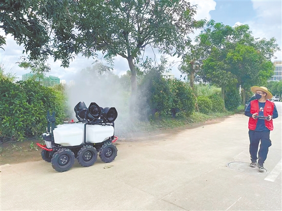 無(wú)人車(chē)有效克服了傳統(tǒng)人工消殺的局限，顯著提升了防控效能。