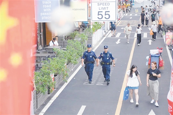 我市公安機(jī)關(guān)統(tǒng)籌抓好“兩節(jié)”安保和基孔肯雅熱疫情防控工作。