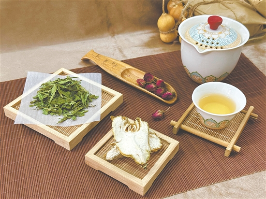 江門市五邑中醫(yī)院推出了多款養(yǎng)生茶飲。