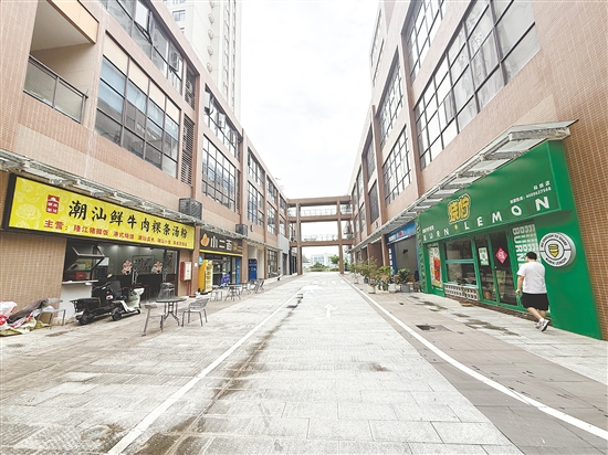 江門科創(chuàng)公園商業(yè)內(nèi)街引進(jìn)多元業(yè)態(tài)，豐富園區(qū)消費場景。