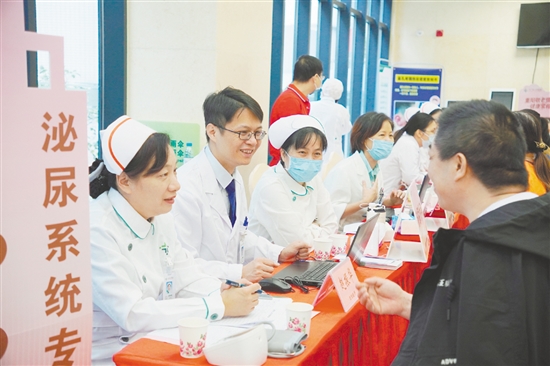 義診現(xiàn)場。