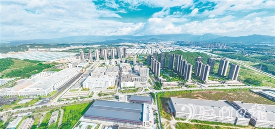 今年以來，鶴山工業(yè)城（共和鎮(zhèn)）已累計引進億元以上項目18個，其中超10億元項目7個、超15億元以上項目4個，總投資額突破120億元。