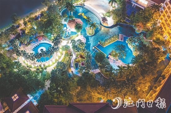 山泉灣溫泉景區(qū)夜景。