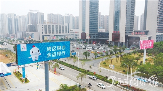 恩平市在城區(qū)主要街道、重點(diǎn)區(qū)域布置了十五運(yùn)會(huì)宣傳裝飾，營造濃厚賽事氛圍。