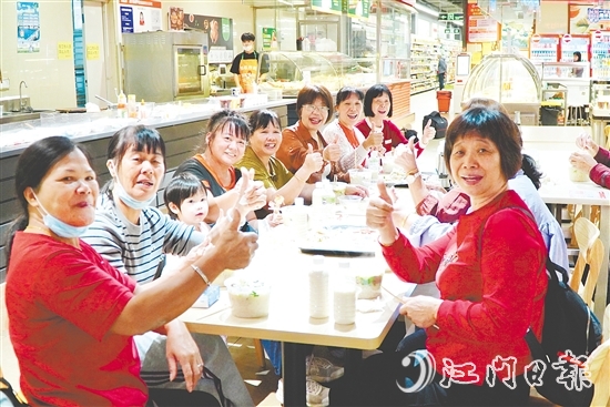 10月29日，恩平市“樂·食堂”昌大昌商超助餐點正式揭牌運營，標志著恩平養(yǎng)老服務模式邁出新步伐。