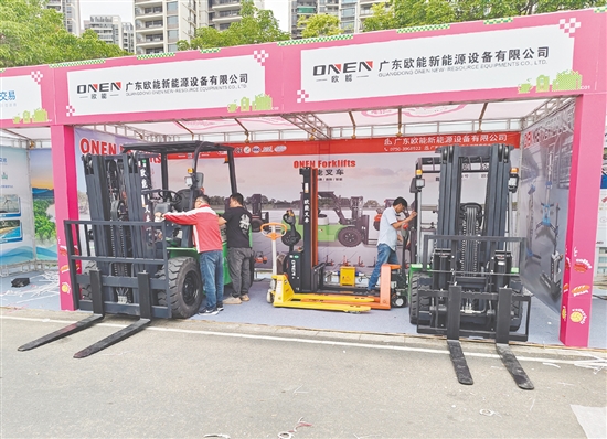 歐能設(shè)備的叉車產(chǎn)品在國內(nèi)外展會(huì)上頻繁“露臉”。
