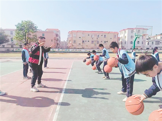 在赤溪鎮(zhèn)，籃球運(yùn)動(dòng)有著深厚根基，已融入群眾血脈。
