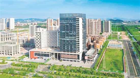 江門雙碳實(shí)驗(yàn)室獲省“零碳工廠評(píng)價(jià)機(jī)構(gòu)”授權(quán)。周華東