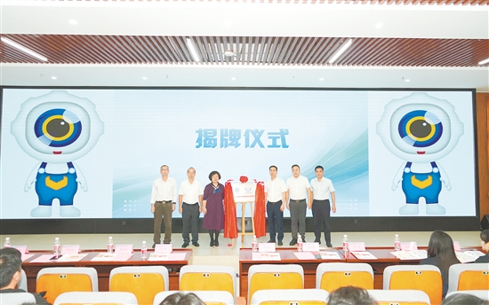 “粵菜師傅營養(yǎng)健康餐研發(fā)基地”揭牌儀式現(xiàn)場。