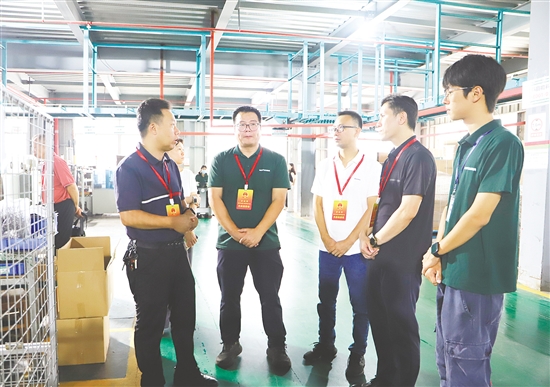 臺城街道人大代表企業(yè)聯(lián)絡(luò)站聚焦臺山現(xiàn)代產(chǎn)業(yè)體系，多次組織人大代表開展專項視察。