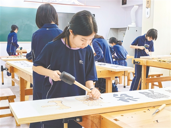 鶴山市碧桂園學校的木藝課程注重趣味性、實踐性和審美性的融合，深受學生們喜愛。