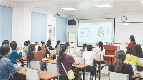 針對(duì)不同群體的就業(yè)難題，開平市人社局推出靈活、多樣的技能培訓(xùn)項(xiàng)目，幫助他們提升就業(yè)能力。