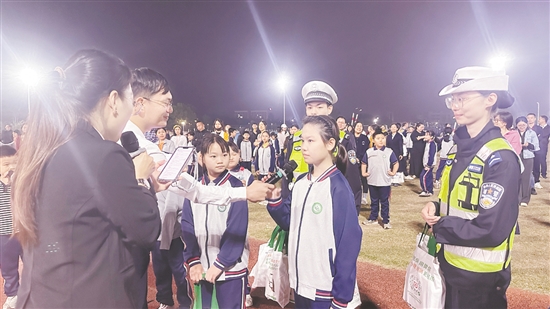 學校將課堂延伸至戶外。