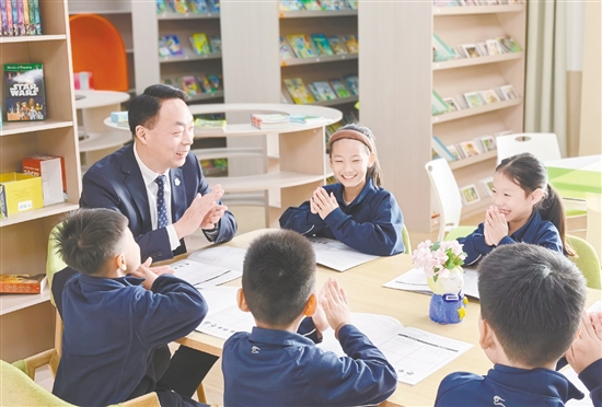 鶴山市碧桂園學校打造英語特色教育，讓學生在兼具深度與廣度的英語教育中，夯實語言素養(yǎng)、拓寬國際視野。