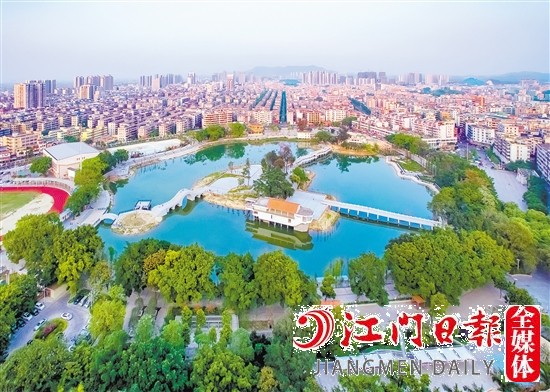 鶴山城市面貌提質(zhì)升級。圖為鶴山北湖公園。
