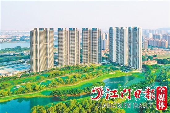 蒲葵之夢·天心被綠茵環(huán)繞，與高爾夫球場無距接壤。