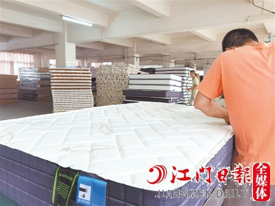 金冠床褥連續(xù)多年獲評(píng)消費(fèi)者信賴(lài)品牌。